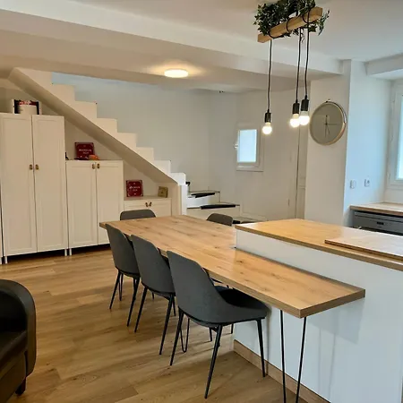 Grande Maison Avec Exterieur *